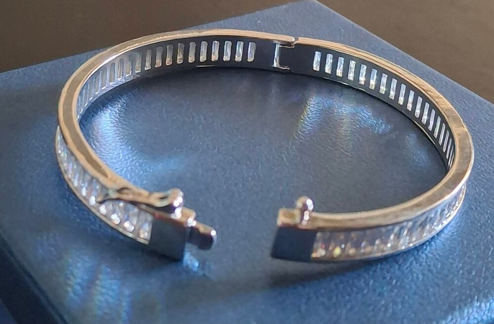 CERTIFIED GRA Genuine Moissanite Diamond 11.8 Ct.VVS1 Baguette Bangle Bracelet - Picture 3 of 12